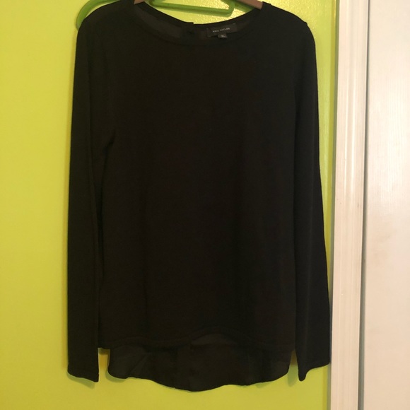 Black sweater with button detailing in the back - Picture 1 of 3